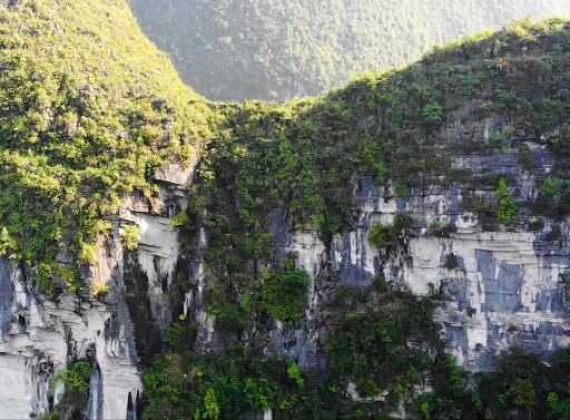  Vách đá trắng – tầng trên cùng của cảnh quan kỳ vĩ bậc nhất Việt Nam.